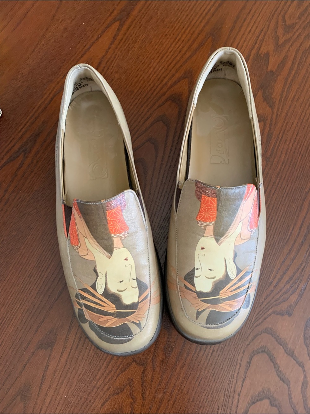 ICON Taupe Leather Slip-On Loafers with Painted Graphic SZ. 8.5M
